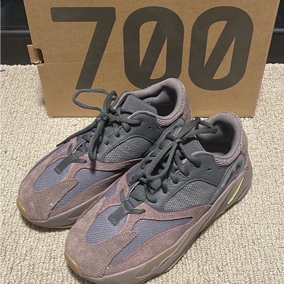 yeezy 700 mauve grailed
